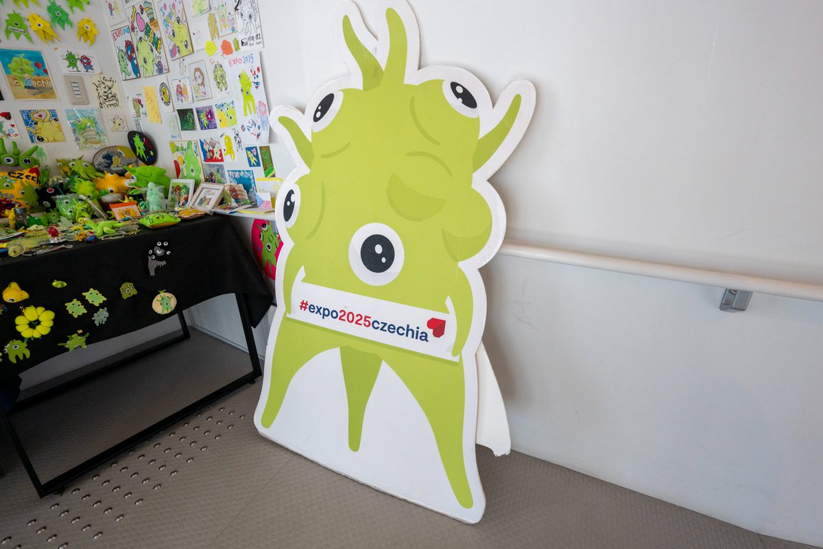 チェコ館のマスコット「レネ」ちゃん、不思議な形状だと思っていたら