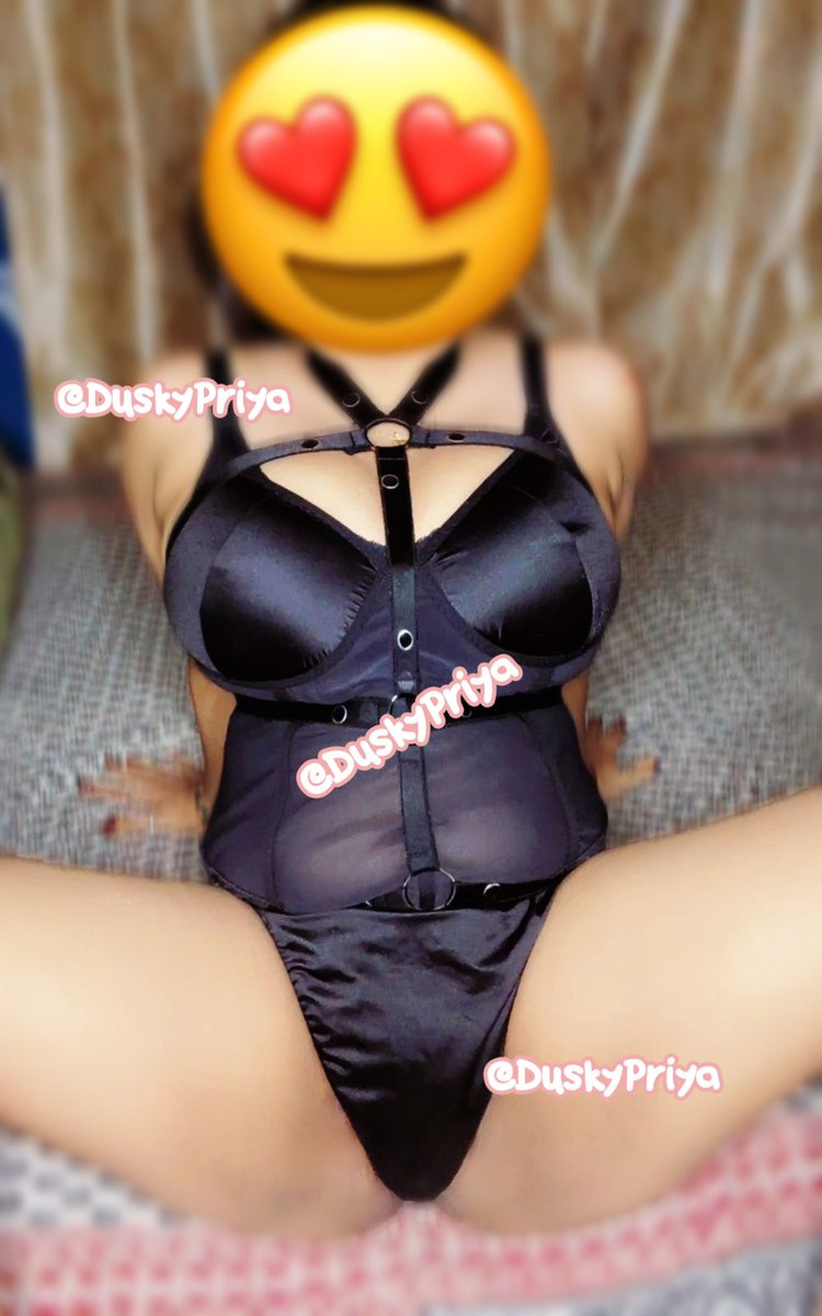 Ready to tease and please, join me for a night of steamy secrets and sultry vibes.
#cammodel
#premiumangel