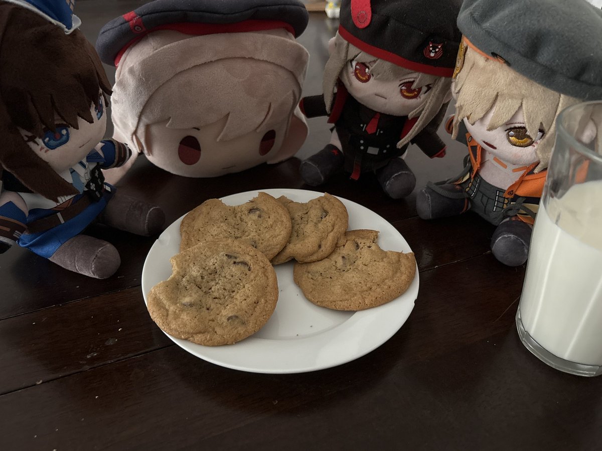 BasedRapi's tweet image. Milk and cookies for the squad