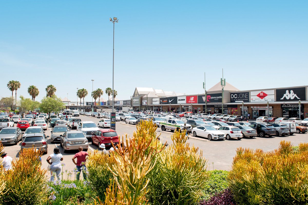 Woodmead Value Mart, one of our flagship destinations, combines a strong tenant mix, ample parking &amp; easy access to major routes, creating a hub where tenants thrive &amp; communities grow.
Learn more👉 octodec.co.za/our-portfolio/…
#OctodecProperties #WoodmeadValueMart