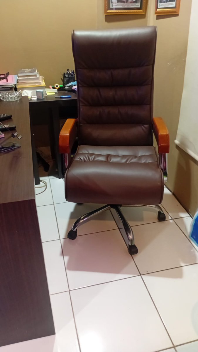 Bursa_Furnitur's tweet image. Dibuang sayang, servis aja kursi lama anda di #bursafurnitur kami ubah kursi lama anda menjadi baru lagi, ganti cover &amp;amp; tambah busa. #serviskursi #serviskursikantor #kursikantor #servissofa #sofa #sparepartkursikantor #komponenkursikantor #jakartabarat #jabodetabek