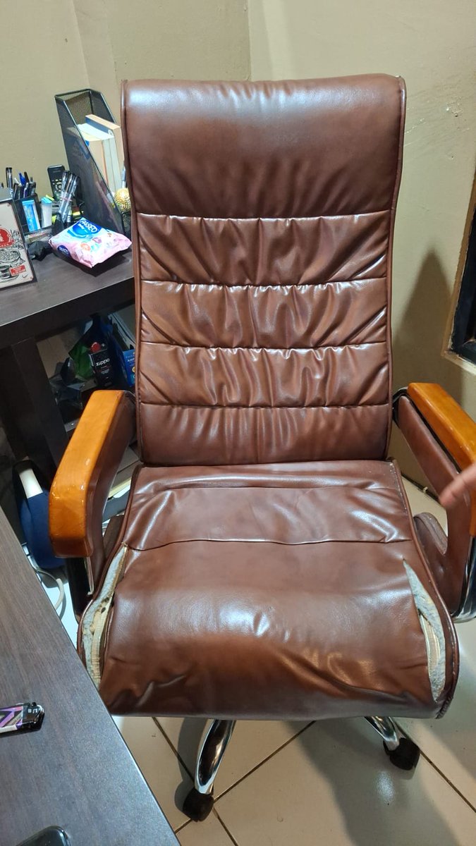 Bursa_Furnitur's tweet image. Dibuang sayang, servis aja kursi lama anda di #bursafurnitur kami ubah kursi lama anda menjadi baru lagi, ganti cover &amp;amp; tambah busa. #serviskursi #serviskursikantor #kursikantor #servissofa #sofa #sparepartkursikantor #komponenkursikantor #jakartabarat #jabodetabek