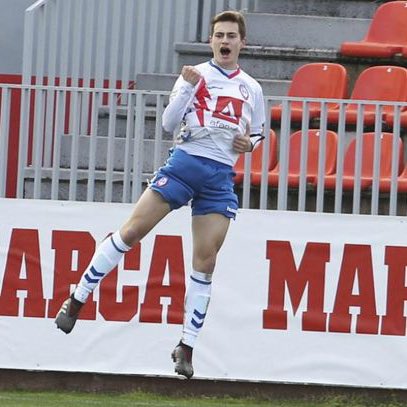 𝐂𝐚𝐧𝐭𝐞𝐫𝐚 𝐝𝐞 𝐋𝐞𝐲𝐞𝐧𝐝𝐚𝐬 ✨

👏🇪🇸Felicitamos a nuestro ex-jugador <a href="/Jorge_deFrutosS/">Jorge De Frutos</a> por su convocatoria con la Selección Española 

En el Rayo Majadahonda nos sentimos orgullosos de haber formado parte de su crecimiento y trayectoria 🥹

¡Enhorabuena, Jorge! 🙌