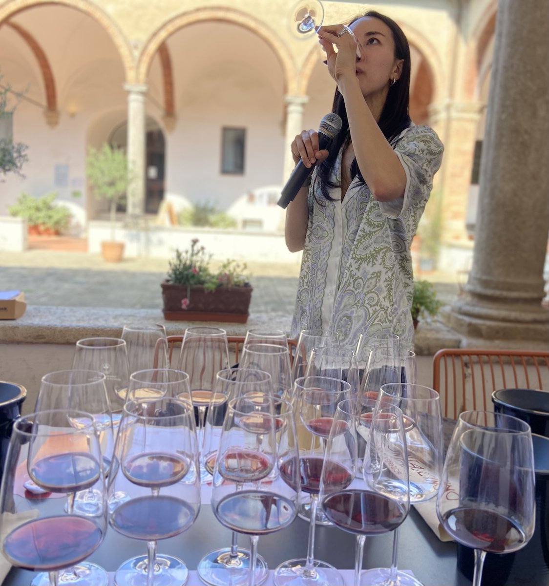 Brunello di Montalcino is refreshing its narrative with a new sense of terroir, innovation and tradition. Out goes the 5-star annual rating for each vintage while Rosso di Montalcino is starting to vie with it quality-wise. We went there to discover more. the-buyer.net/people/produce…