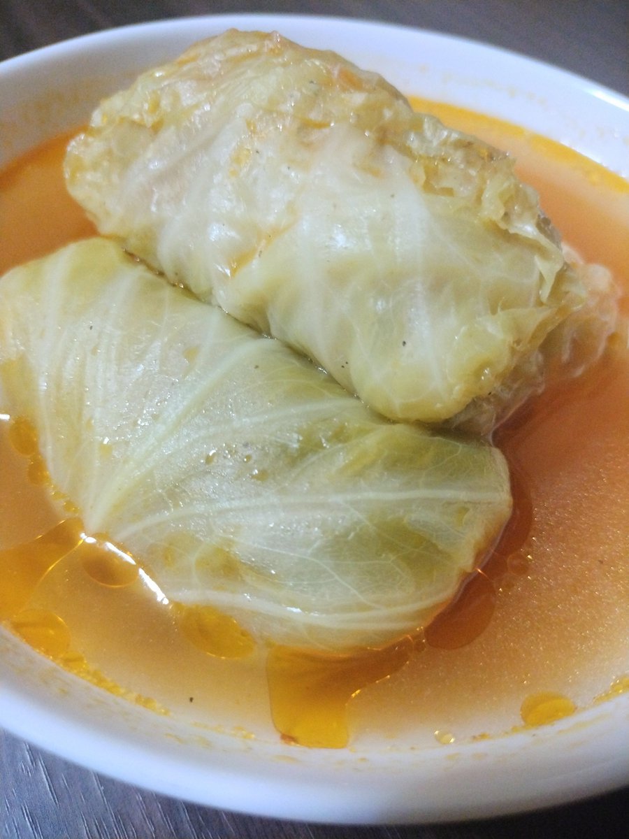 昨日余ったキャベツでくるっと。
たっぷりのスープで召し上がれ🧑‍🍳