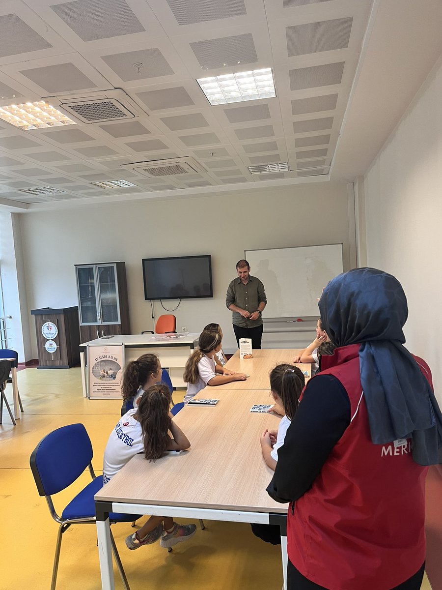 📱💻 Sağlık Bakanlığı Ünye İlçe Sağlık Müdürlüğü tarafından gençlerimize teknolojik bağımlılık konusunda bilgilendirici ve eğlenceli bir eğitim gerçekleştirildi. 🎓✨

Gençlerimiz bu eğitimle teknoloji kullanımında dengeli ve bilinçli olmanın önemini bir kez daha fark ettiler. 🙌