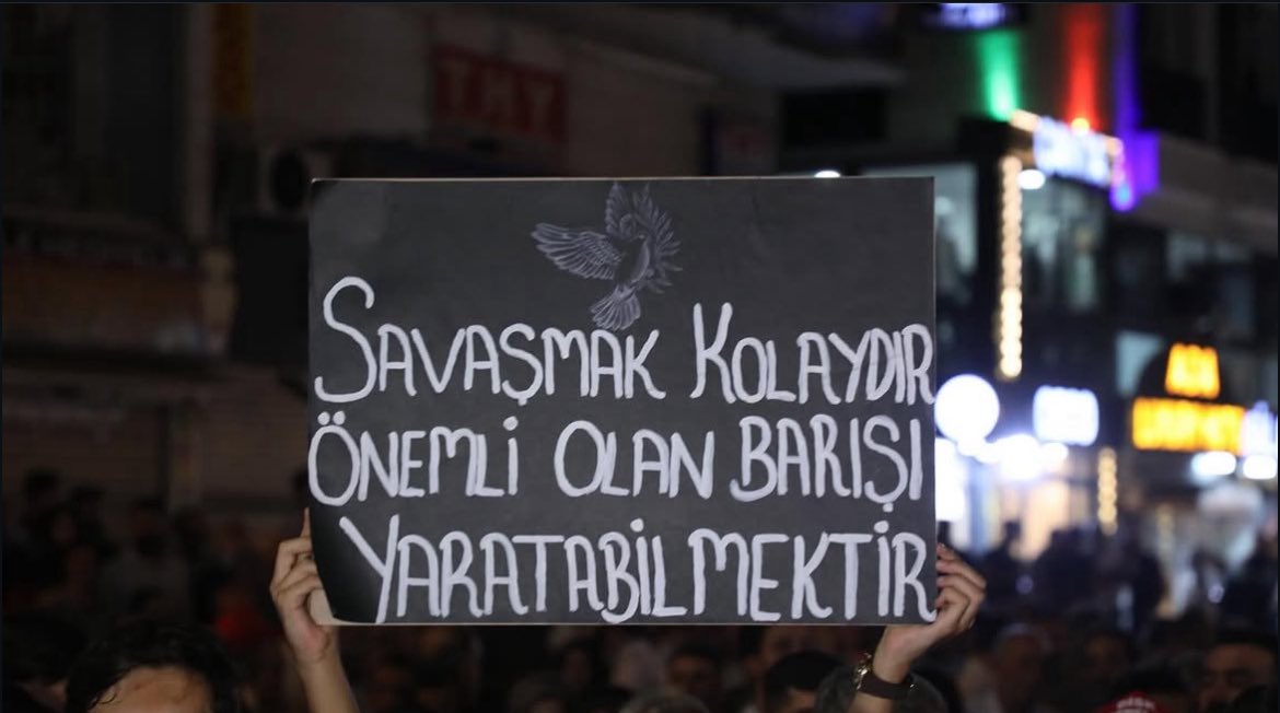 Eş başkanlarımız 1 Eylül Dünya Barış Günü yürüyüşüne katıldı.

 instagram.com/p/DOF-36KjCLf/…