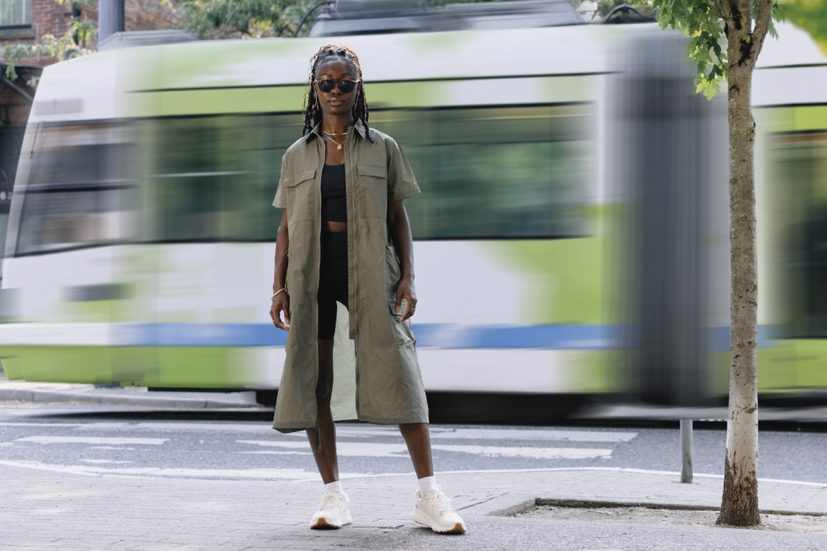 AventuraLugares's tweet image. De la montaña al asfalto 🏔️➡️🏙️
El Gorpcore transforma la moda urbana con estilo outdoor y funcionalidad.
👉 Descubre cómo esta tendencia conquista pasarelas y calles.

🔗f.mtr.cool/sbyuivttnl
#Gorpcore #Moda #EstiloUrbano #Outdoor #LugaresDeAventura