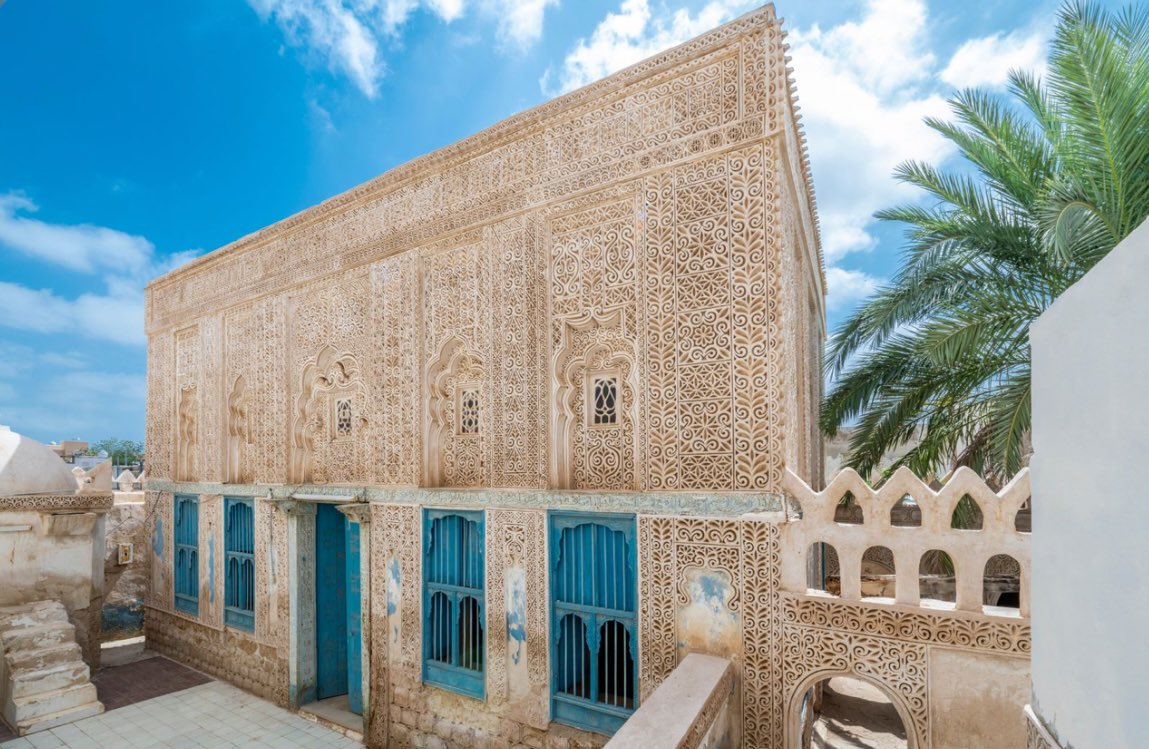 أعلنت #هيئة_التراث <a href="/MOCHeritage/">هيئة التراث</a> تسجيل (2748) موقعاً تراثياً عمرانياً جديداً بالسجل الوطني للتراث العمراني ليرتفع العدد إلى (36919) موقعاً ، وشملت القائمة الجديدة : (635) موقعاً في #منطقة_مكة_المكرمة و (8) مواقع في #المنطقة_الشرقية و (1729) موقعاً في #منطقة_عسير •