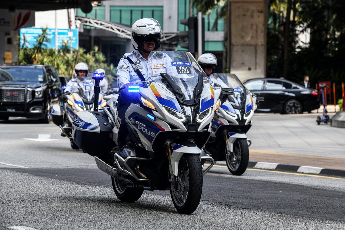 CHIBAKIN__'s tweet photo. マレーシア王立警察

8/25-27にマレーシアを訪問されたブルネイ国王

車社会のマレーシアですが車列の往来時にはきちんと規制を行い、スムーズな車列通過をしており感激でした。笑

国外で見る車列もかっこいい😌 https://t.co/yiXQYVpP3Y