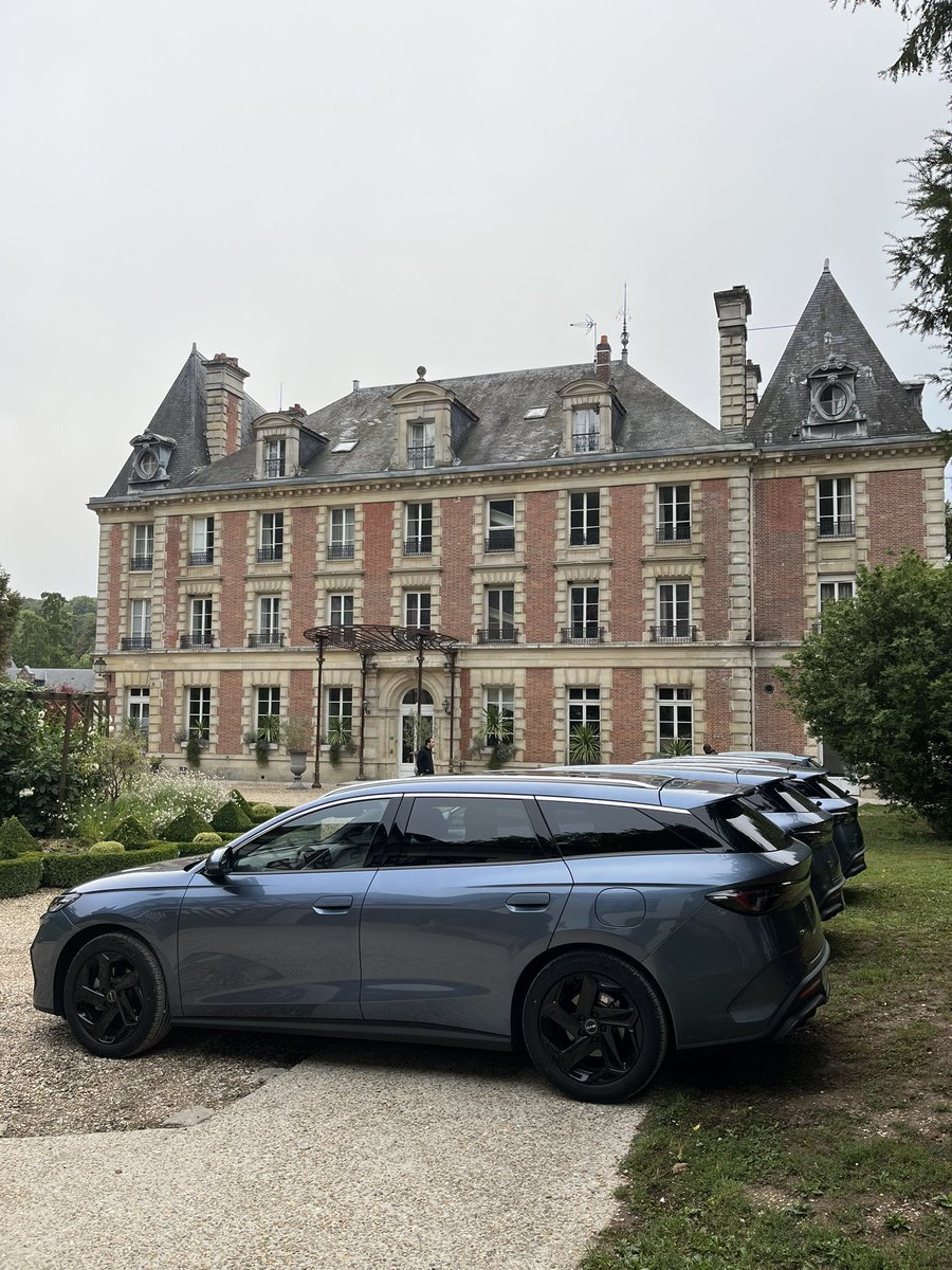 mikegaleuk's tweet image. Out in France hosting some UK media to test drive the latest BYD model, Seal 6 Saloon and Touring, with Super Hybrid DM-i tech and range of 900 miles on single tank #BYD