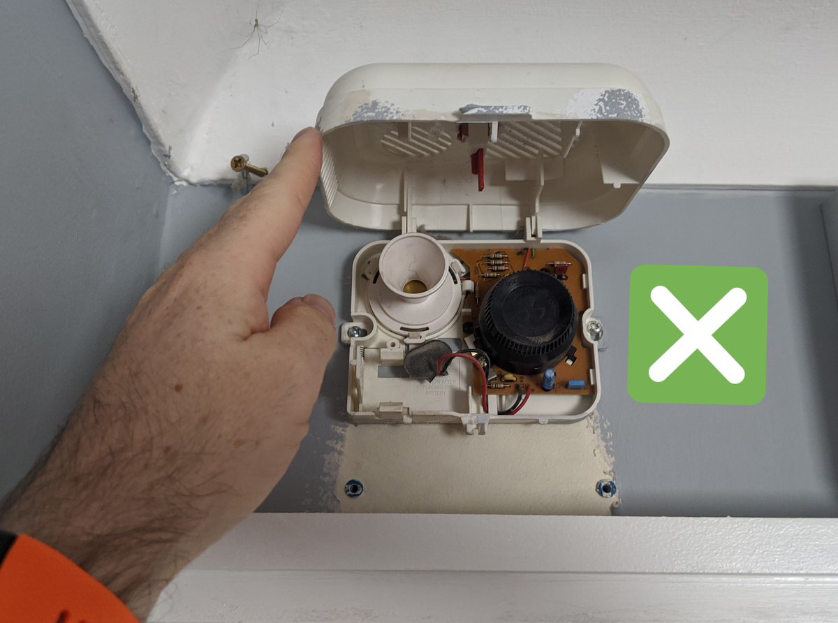 A smoke alarm without a battery is no use to anyone

🏡 Test them weekly

🔋 If battery powered replace when low

🔟 Replace alarm after 10 years

#FireSafety <a href="/FireSafetyIre/">Fire Safety Ireland</a> 

#TestItTuesday