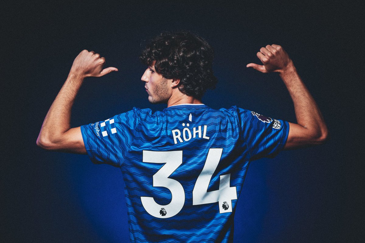 Merlin Röhl est un joueur d'Everton !

Le milieu international espoirs de 23 ans est prêté pour une saison avec obligation d'achat par Fribourg.
Il portera le numéro 34.

Bienvenue à lui ! 🔵