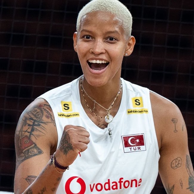 gibbybaris's tweet photo. 🏆 Dünya Şampiyonası Hücumda Pasör Çaprazları
💥 Hücum % - Verim % ( Atak Sayısı )

🇹🇷 Vargas %53.0 - %44.4 ( 117 )
🇮🇹 Egonu %50.9 - %39.7 ( 116 )
🇧🇷 Kisy %50.0 - %28.8 ( 52 )
🇵🇱 Stysiak %46.7 - %30.7 ( 137 )
🇫🇷 Ndiaye %44.1 - %28.3 ( 145 )
🇧🇷 Rosamaria %43.1 - %33.3 ( 51 )
🇳🇱 Van de Vosse %41.8 - %29.1 ( 55 )

📌 Çeyrek Finalistler