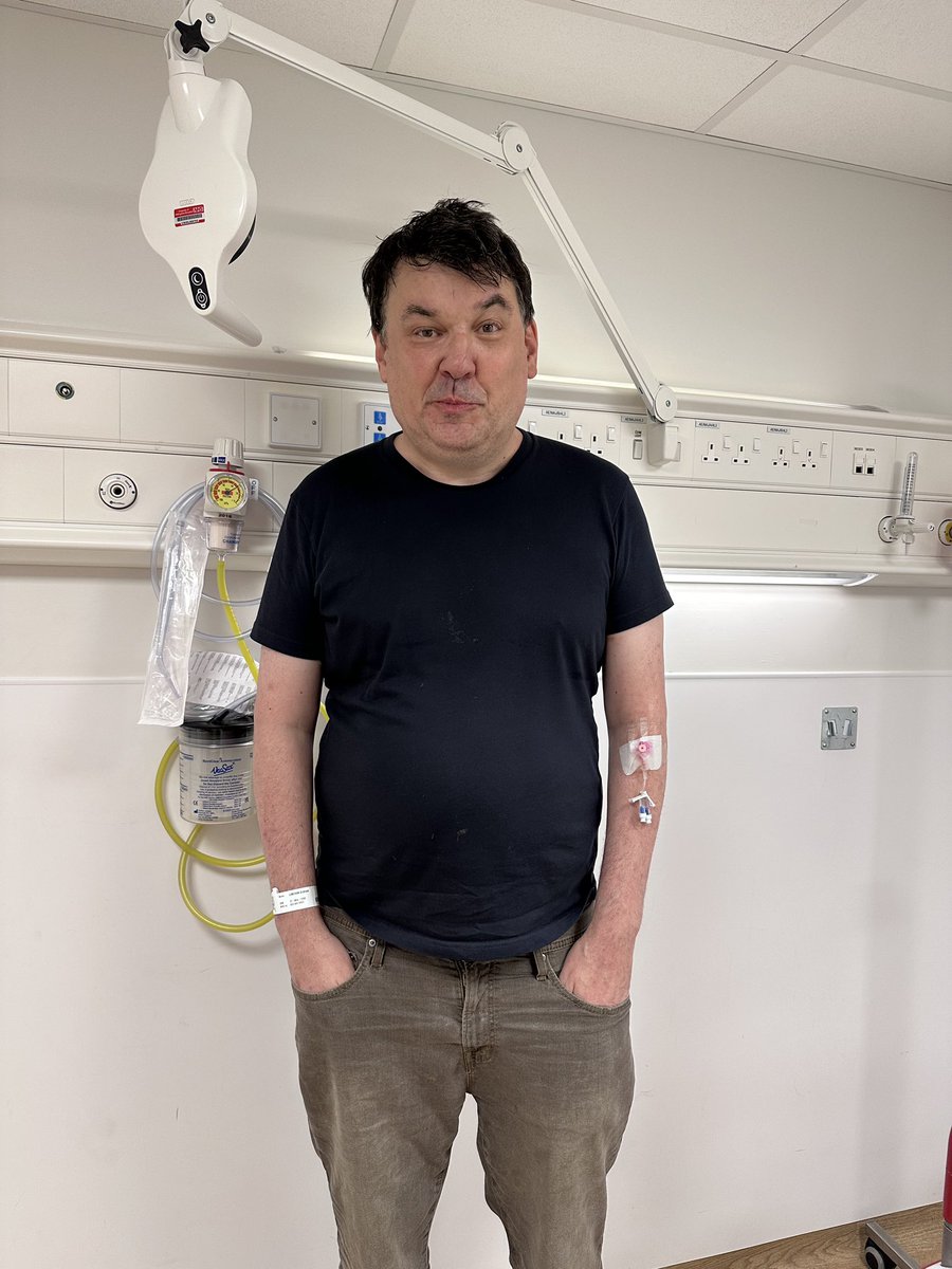 Utterly unbelievable. Graham Linehan was arrested by FIVE armed cops on his return to Britain. For tweets. He’s now in A&amp;E with high blood pressure. He’s not allowed to tweet as a condition of his bail. 

Link to full account by GL in next tweet - ⤵️