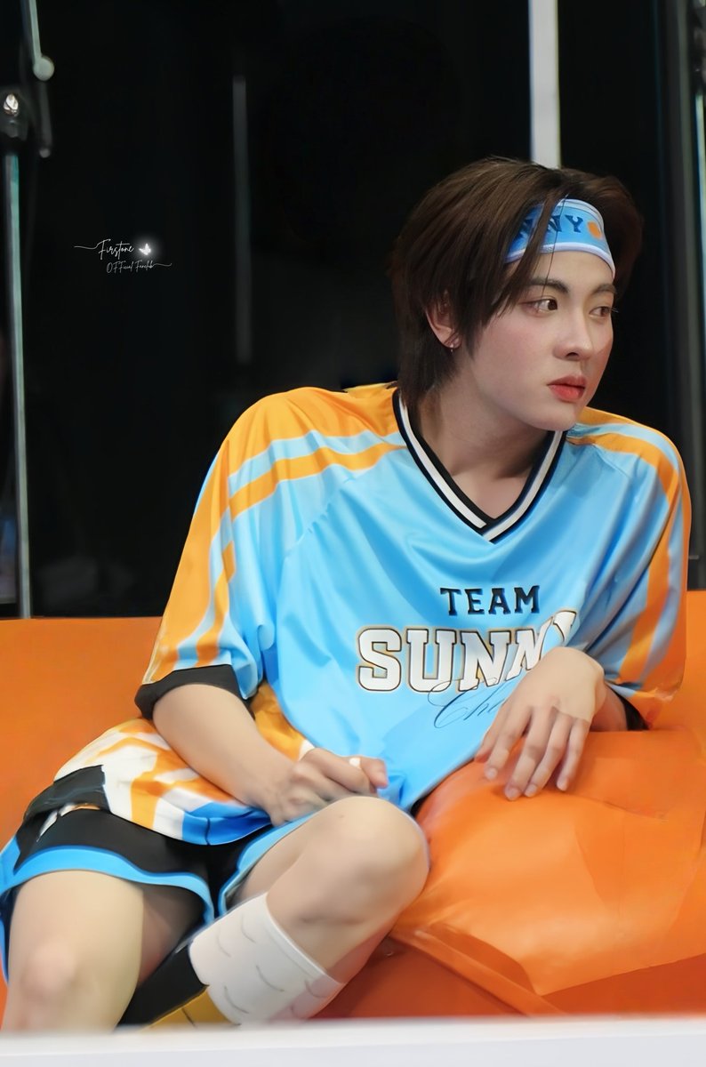 ความสวยให้ 5 ท่านั่งให้ 10  😜😜

 🏀 DOMUNDI SPORT DAY ✨️
DMDSPORTDAY X TLEFIRSTONE 🏸
   — #DMDSPORTDAY2025 —

･͛♡･͛ <a href="/firstone_wnk/">FirstOne</a> #Firstone 🫶🏻🎤