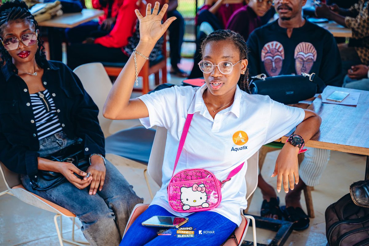 CreativeXComm's tweet image. We gave creatives just 3 random words… and they built full brands.

Name, purpose, offer, audience, and impact.... all from scratch.

It wasn’t just a game, it was proof: ask the right questions, and ideas turn into movements.

#creativeconference #CreativeHangout