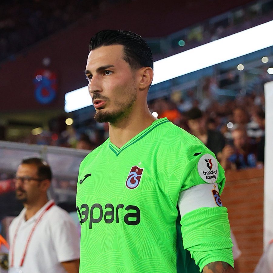 🚨The goalkeeper transfer market is very active. Fenerbahçe has signed world-renowned goalkeeper Ederson, while rival Galatasaray paid €36 million for Uğurcan Çakır 😂