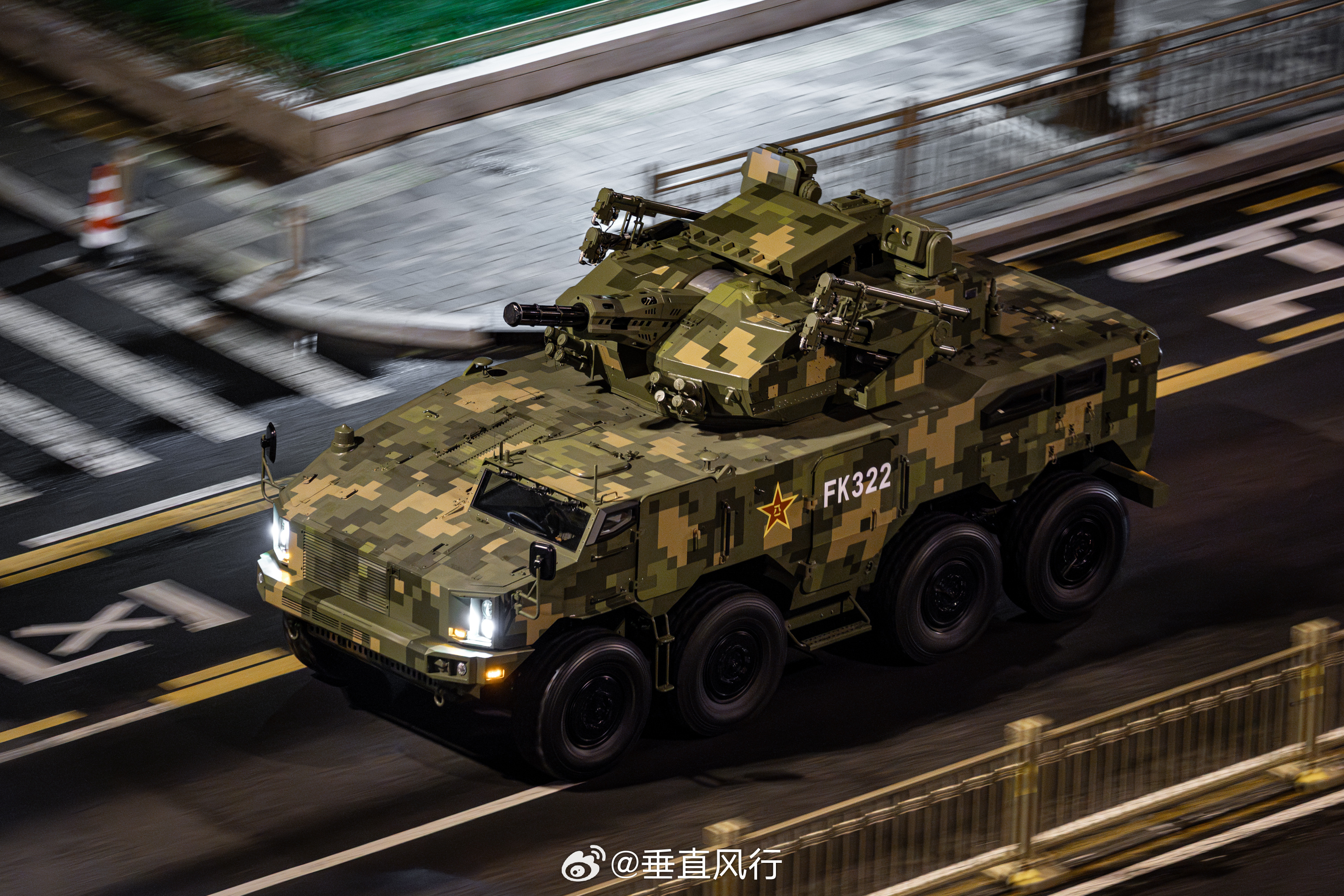 Gz1JyfsaoAM-vK6