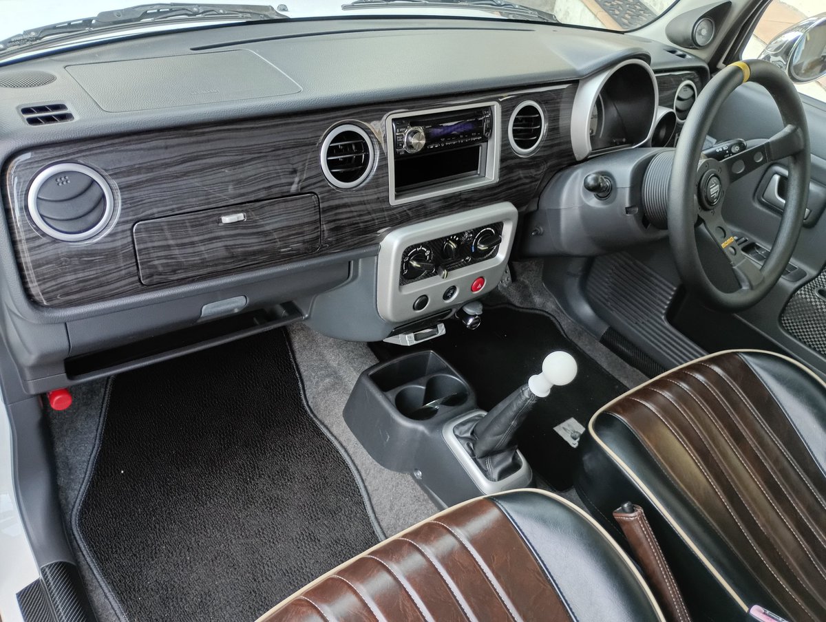 CL71069477's tweet image. 茶木目外して、黒木目に変更しましたー😊　#he21s