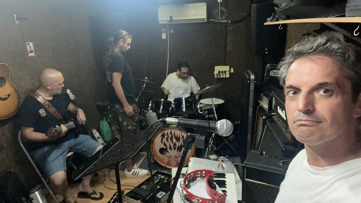 Ensayando con 4/6 de <a href="/SweetHole_Rock/">Sweet Hole</a>