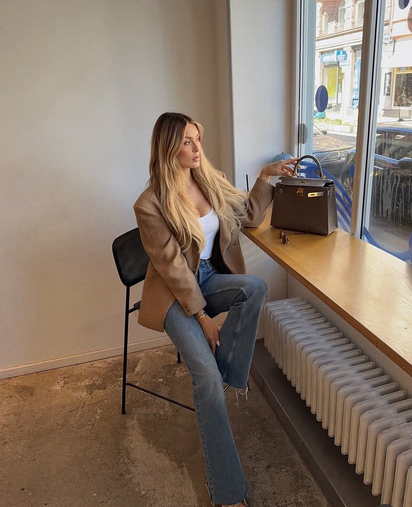 Emily Davis tweet media