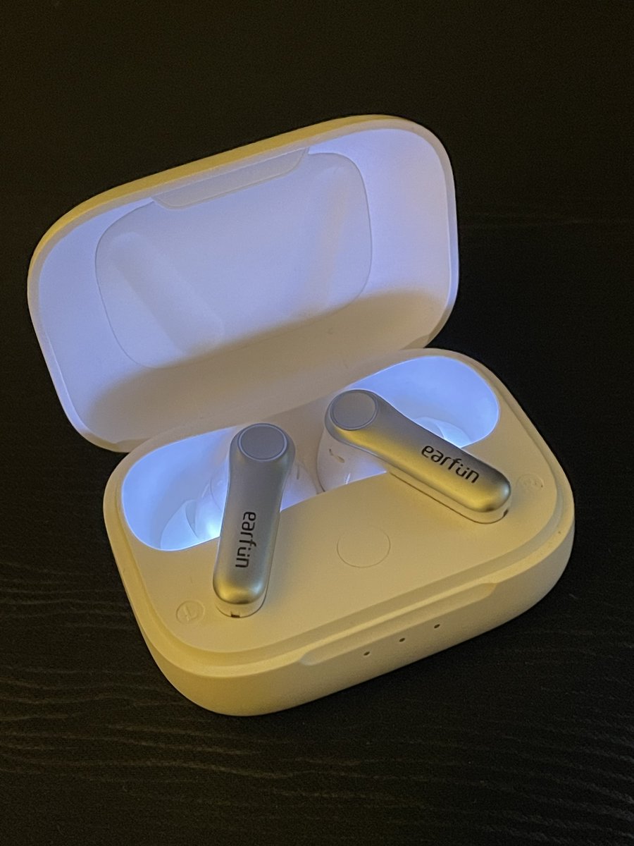 MIK0SURI's tweet image. 1年使用して欠点が未だ見つからないair pro 4^ ^音質質感ノイキャン◯

#EarFunの秋