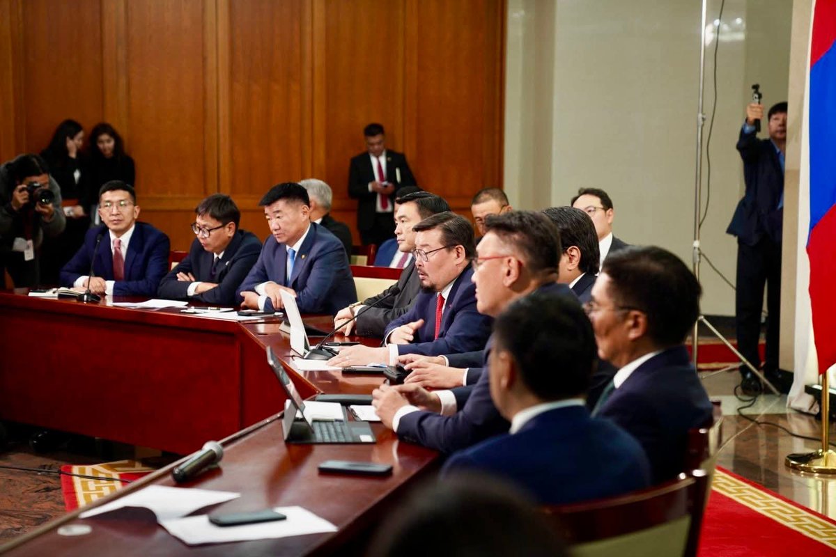 Онцгой байдлын салбарын чадавхыг бэхжүүлэх зорилгоор гамшгаас хамгаалах, аврах ажиллагааг шуурхай гүйцэтгэхэд шаардлагатай техник, тоног төхөөрөмжийг шинэчлэх хөрөнгө оруулалтыг 2026 оны төсөвт онцгойлон нэмэгдүүлсэн.