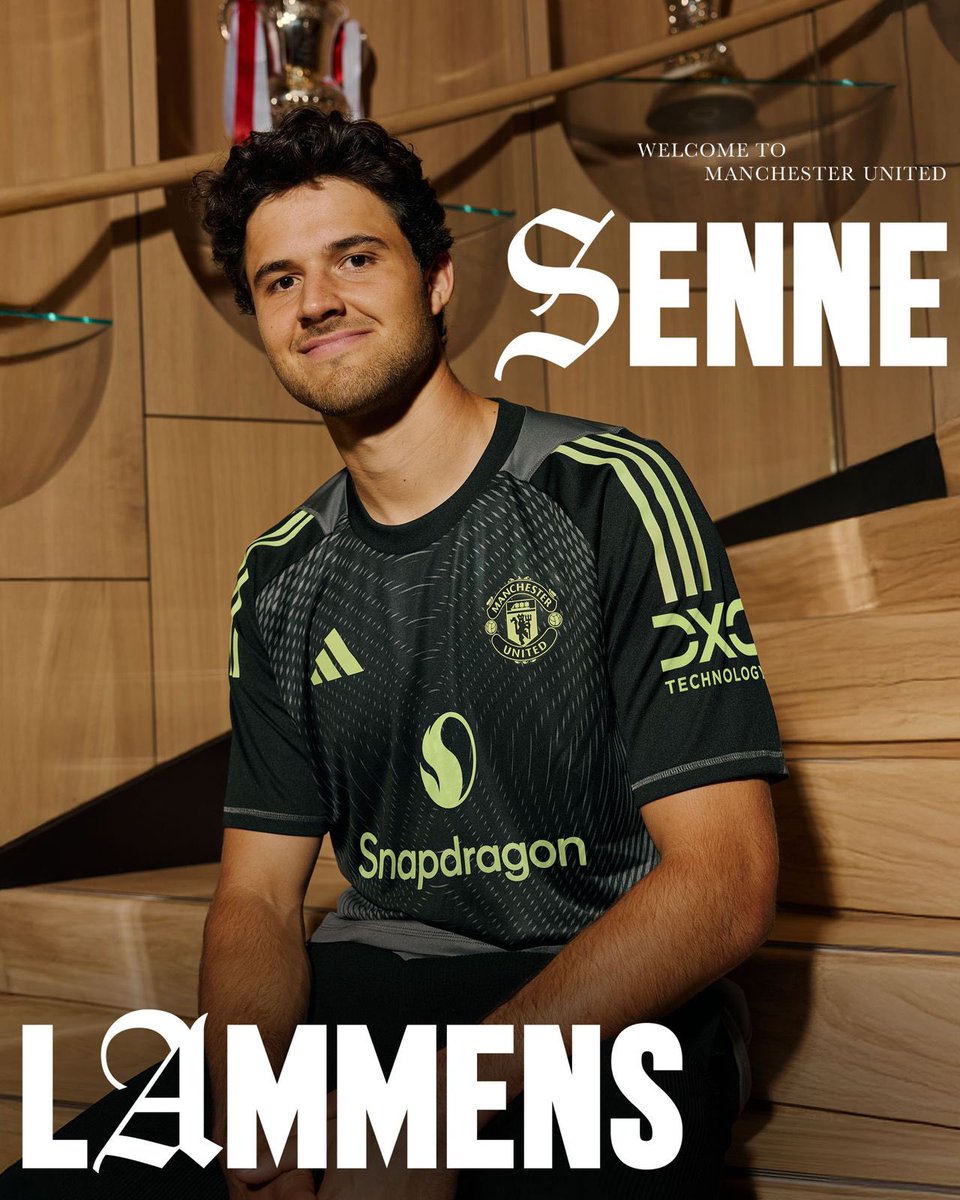 Manchester United signed a scientist instead of a goal keeper with aura 🥹😭😭😭