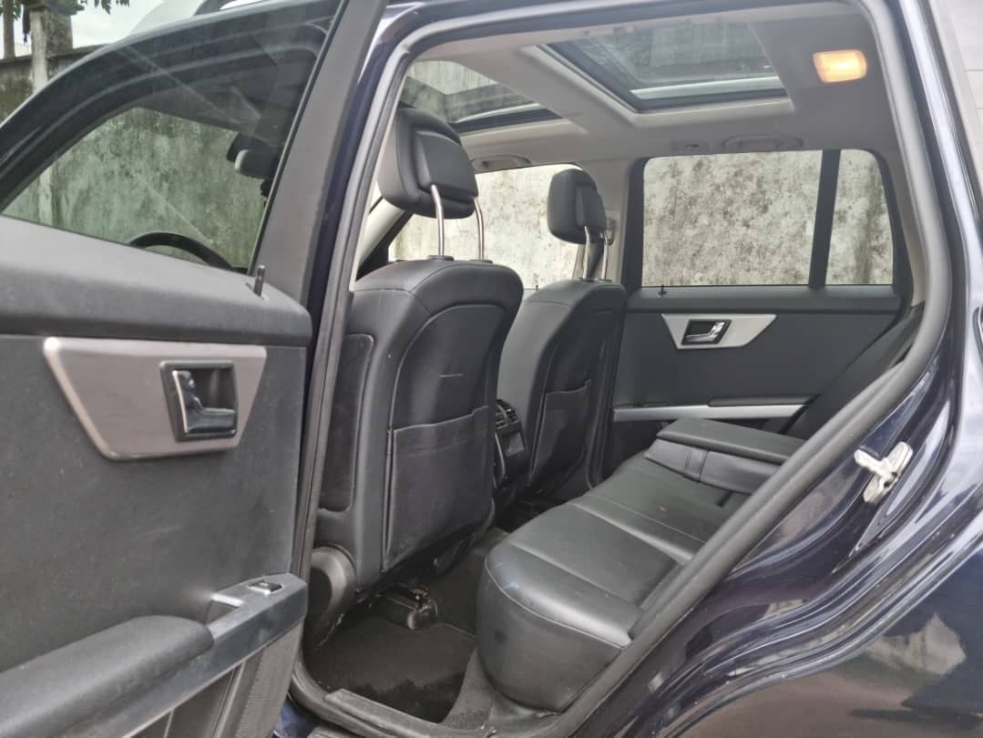 LifeIsChicotte's tweet photo. Mercedes GLK 
Année 2012
Occasion Europe
02 semaines au pays
Essence
Automatique
Double toit panoramique
Commande au volant
Clim fonctionnelle
Sièges électriques
Sièges en cuir
Jantes en alu
Full options
Prix:10 Millions
Douala

Gaetan auto
PS: Visite sur rdv https://t.co/nEIONuBRSu
