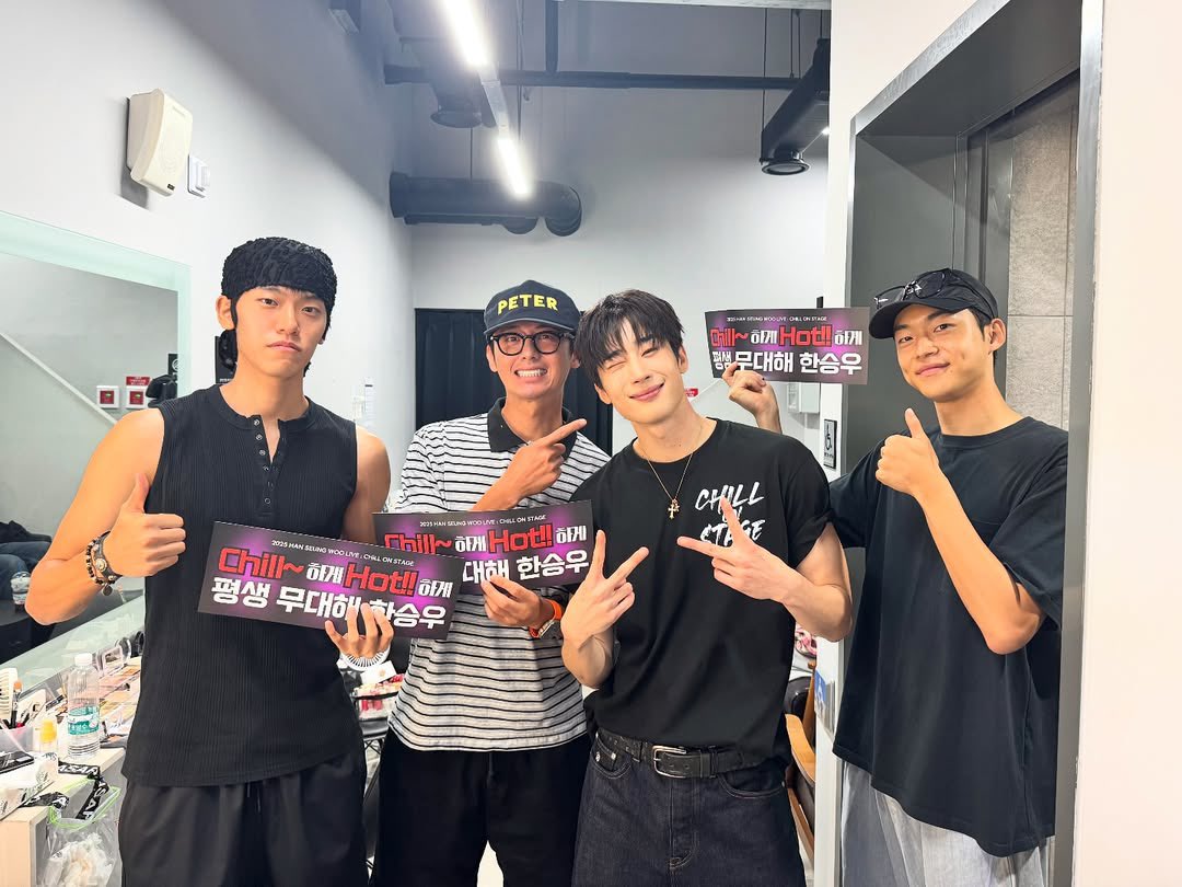 navercafehsw101's tweet photo. [#한승우 뉴스] '뭉찬즈' 이지훈-한승우, 무대 밖 훈훈한 팀워크
250901

https://t.co/FdA30u1YZl

좋아요💜 &amp; 공유하기🪽

#승우 #HANSEUNGWOO
#韩胜宇 #ฮันซึงอู #ハンスンウ https://t.co/qwEdtQl4FZ