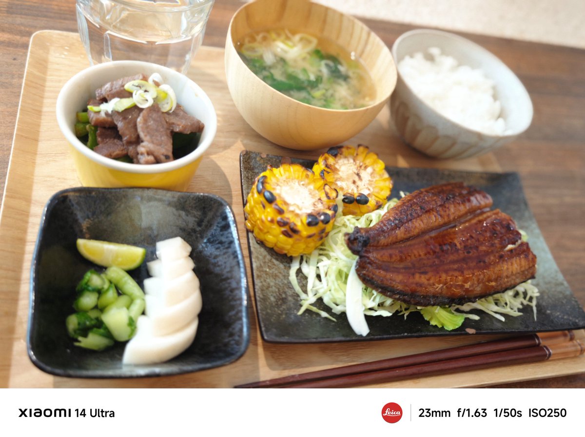 mokuseidayo's tweet image. 最近スーパーはロピアにばっかり行っている。
ロピアは精肉店から始まったららしく肉が安くて美味しい。何故か魚も美味い。

ウナギが脂っこいのでキャベツの千切りを敷いたら意外と美味しかった。漬物にカボスをいれたらいい感じだった。…