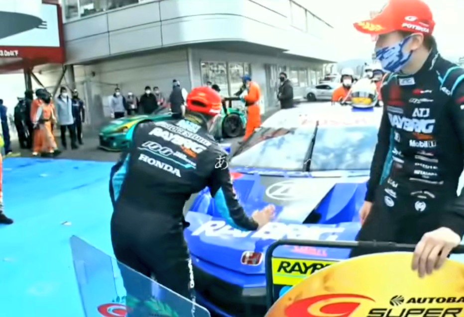 モータースポーツは、、
本当に最期の最後まで何が起こるか分からない素晴らしいスポーツです。