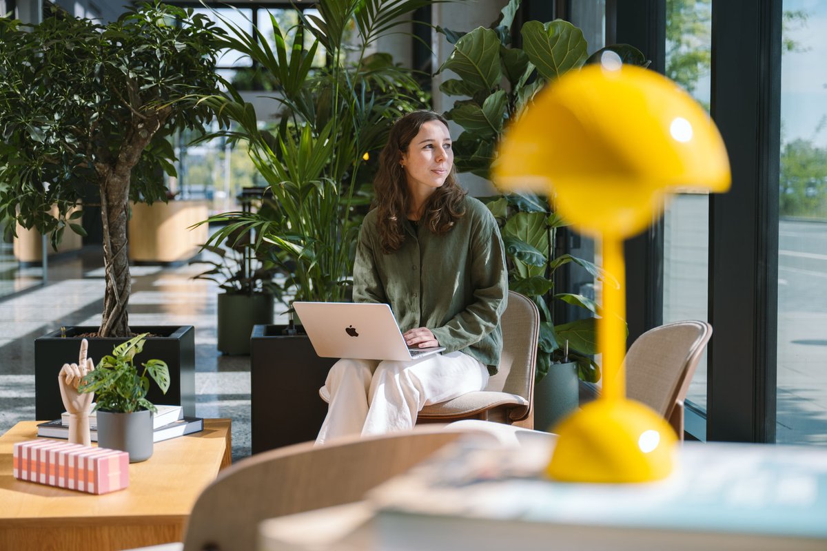Edge_Workspaces's tweet image. 🧘 Who said that work must be stressful? Productivity starts with how you feel. That’s why our spaces are designed to help you work in a relaxed, focused, and inspired way.
#WhereWellbeingWorks #EDGEWorkspaces