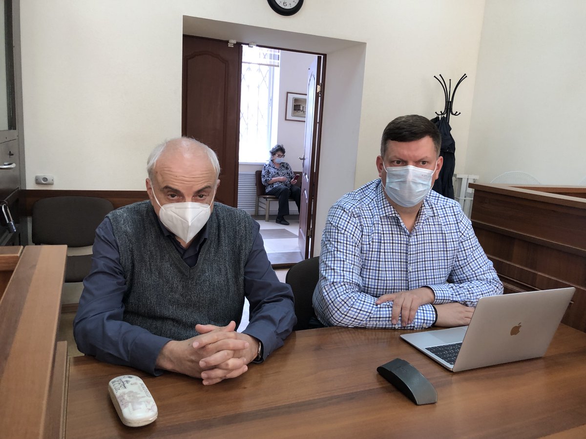 Отца Леонида Волкова обвинили в финансировании ФБК за донат в две тысячи рублей

В Кировском районном суде Екатеринбурга началось рассмотрение дела 69-летнего математика Михаила Волкова — отца политика Леонида Волкова. Его обвиняют в финансировании Фонда борьбы с коррупцией.