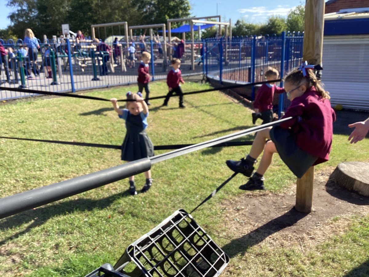 StBellarmine's tweet image. Reception are exploring the garden with their friends. #newfriends #explorers