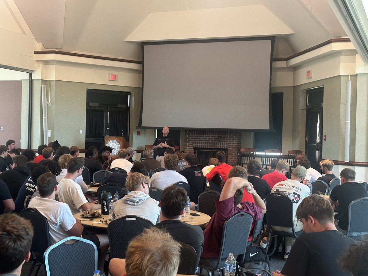 Last Night Athlete’s In Action (<a href="/AIAusa/">Athletes In Action</a>) dinner with Kuch (<a href="/Kuchbuddy/">Matt Kuchers</a>) and OSU LB Payton Pierce (<a href="/payton_pierce26/">Payton Pierce</a>). Thank you for coming to campus to spend time with our players! #RollShops