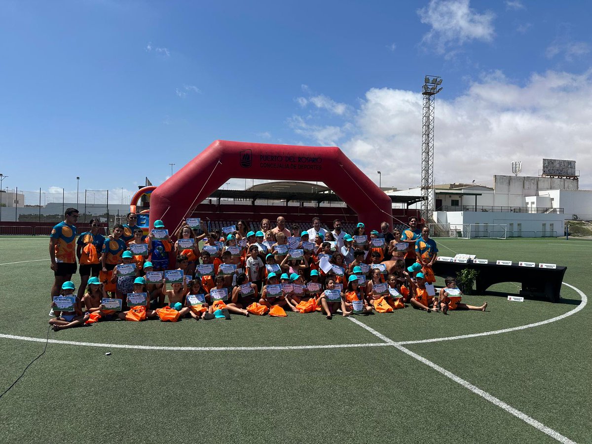 PuertoRosario's tweet photo. 🧒👧⚽️El Campamento de Verano y Deporte 2025 despide su edición con una gran fiesta en el Estadio Municipal de Los Pozos.

ℹ Más información en https://t.co/rD54SqA0xk

#puertodelrosario #fuerteventura #deportes #campamento #veranoydeporte #municipaldelospozos https://t.co/mJOl76HbuM