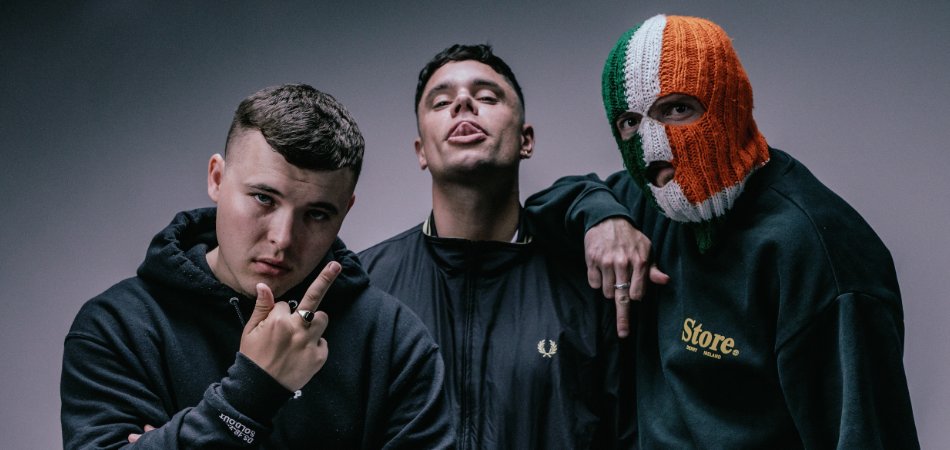FileUnderFire's tweet photo. Kneecap (@KNEECAPCEOL) Go Nuclear with “Sayōnara” ft. Orbital’s Paul Hartnoll. Check out the video starring Derry Girls icon Jamie-Lee O’Donnell
WATCH: https://t.co/vdad7XJVnW
#Kneecap #NewMusic #Fileunderfire https://t.co/b6GBRsXhnW