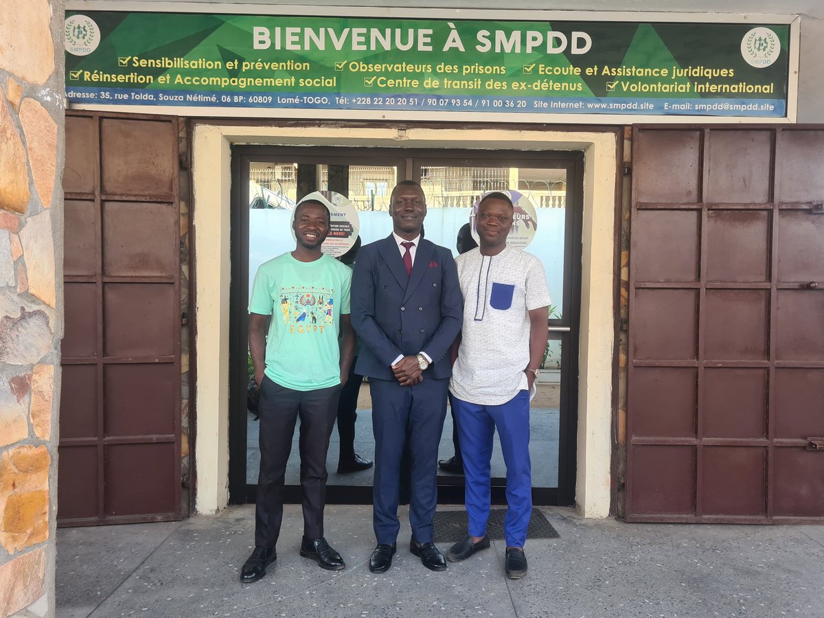 SMPDDofficiel's tweet photo. 👏 5 mois d’engagement, de professionnalisme et de rigueur au service des #droits_humains.
🌟 Plein succès pour la #soutenance et la suite de parcours à Monsieur Maxime MBAIDOUM en fin de stage à la #SMPDD ce lundi 01 Septembre 2025.
#FinDeStage
#SMPDD
#UniversitéSenghor https://t.co/qsKWpdnM45