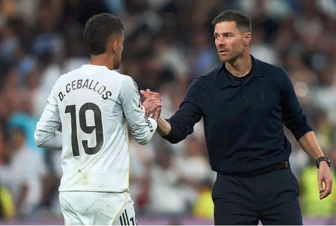 تقرير الأسبوع الثالث لريال مدريد: داخل كواليس النادي، آخر تفاصيل التعاقدات و المستجدات بخصوص الإصابات.

-تقرير غييرمو ري و ماريو كورتيغانا في الأتلتيك الكامل-

مرحبًا بكم في التقرير الأسبوعي الجديد (المعلن عليه منذ بداية الموسم بالأسبوع الماضي)، من كواليس ريال مدريد لمتابعة موسم