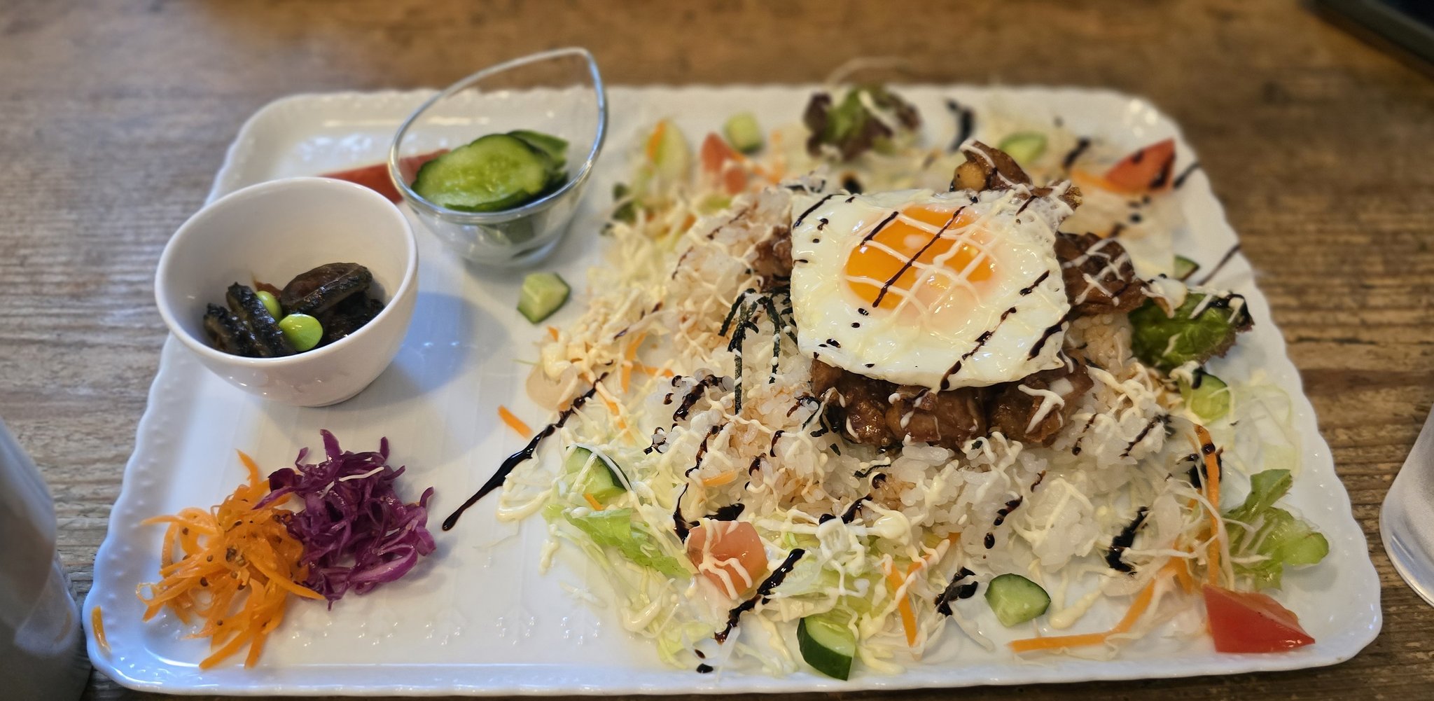 ロコモコページ ハワイ/歴史あるドライブインで食す「これが元祖ロコモコ