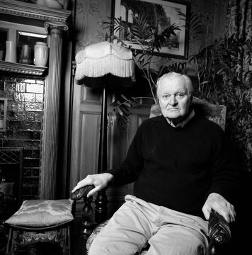 ProfesorJonk's tweet photo. "En algún lugar alguien viaja furiosamente hacia ti, A una velocidad increíble, viajando día y noche".
John Ashbery.
Uno de los más grandes poetas estadounidenses del siglo XX.
#Efemeride #JohnAshbery #poesia https://t.co/e8yJ556iWL