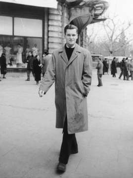 ProfesorJonk's tweet photo. "En algún lugar alguien viaja furiosamente hacia ti, A una velocidad increíble, viajando día y noche".
John Ashbery.
Uno de los más grandes poetas estadounidenses del siglo XX.
#Efemeride #JohnAshbery #poesia https://t.co/e8yJ556iWL