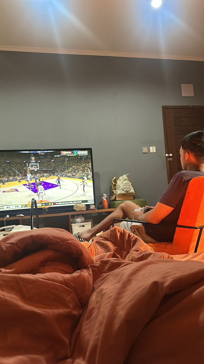 Dl wkt lg rungkad2nya ga sempet berdoa minta diganti sama yg abcd. Tp Allah ngasih Iq yg w bilang ‘pgn mie yah’ ‘mau goreng apa kuah?’ ‘Goreng kaliya’ ‘bentar ya abis ini’. Pdhl w jg niat bikin sendiri, ga niat menganggu pekan olahraga dia, huhu cant thanks enough masyaAallah 😭