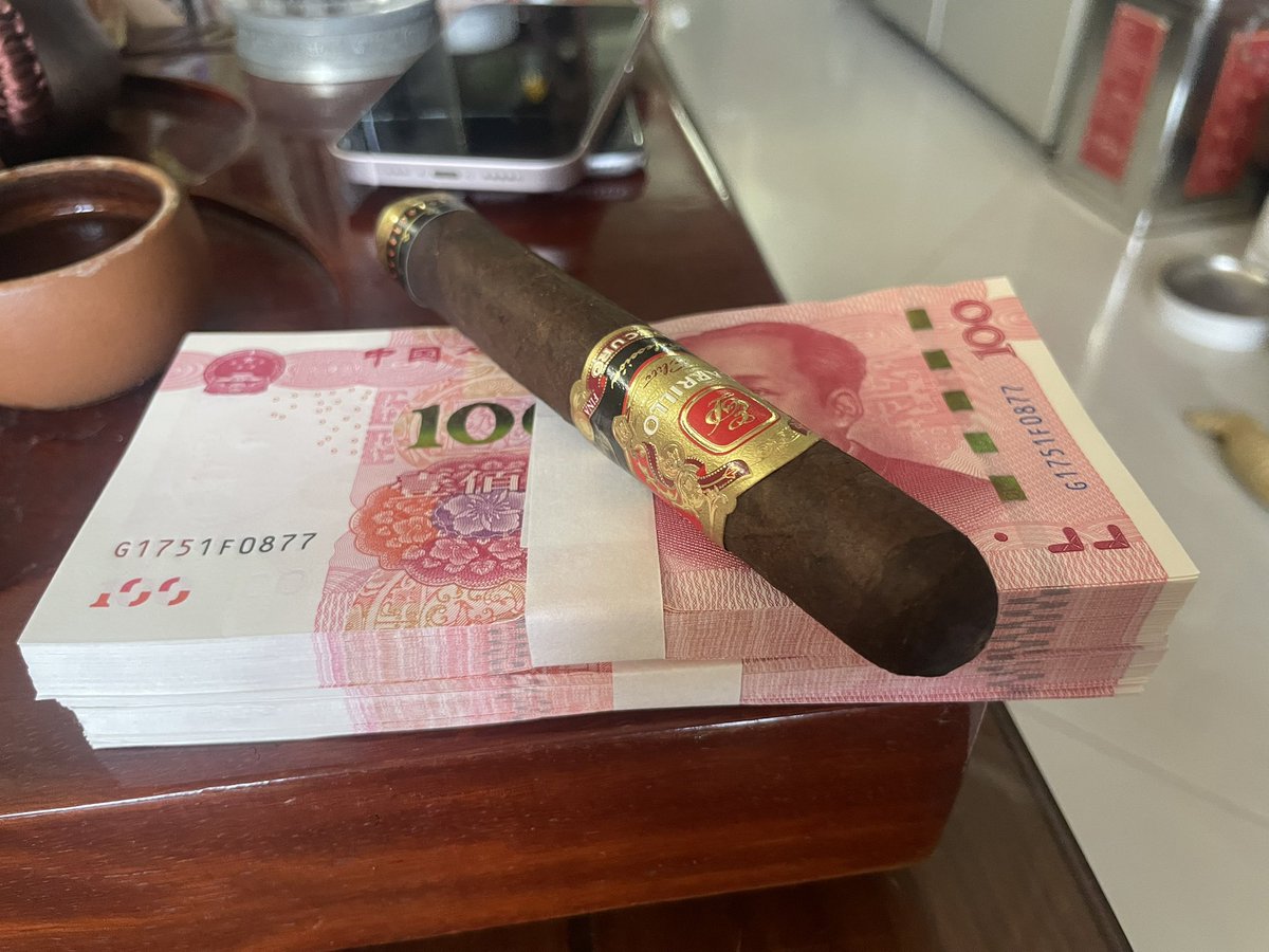KirkGeoffrey10's tweet photo. 顺利结案，工资到账
终于可以给西瓜买罐头咯 https://t.co/NTODYa0Ej7