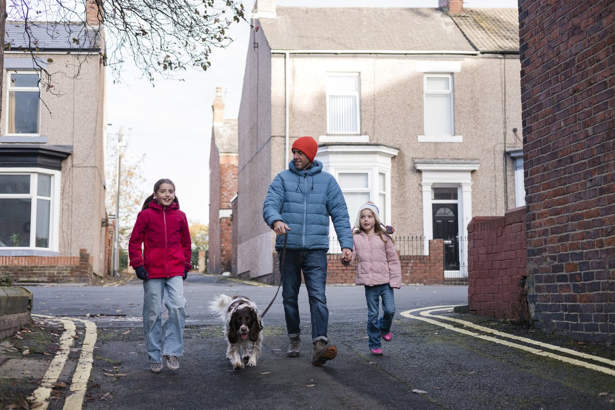 🚶‍♀️ Sunderland! Have your say on walking &amp; wheeling 🚶‍♂️

📍 City Hall
📅 11 Sept | 🕐 1–4pm
☕ Hot drinks, chats &amp; a city walk

Join <a href="/livingstreets/">Living Streets</a>  &amp; #Footways CIC to shape safer, more walkable streets

🔗 Register orlo.uk/GU7M6
#Sunderland #WalkingAndWheeling