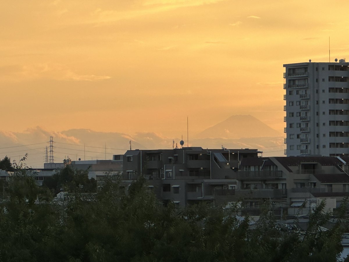 Today I found out in the right weather I can see Mt. Fuji from my balcony!🗻
