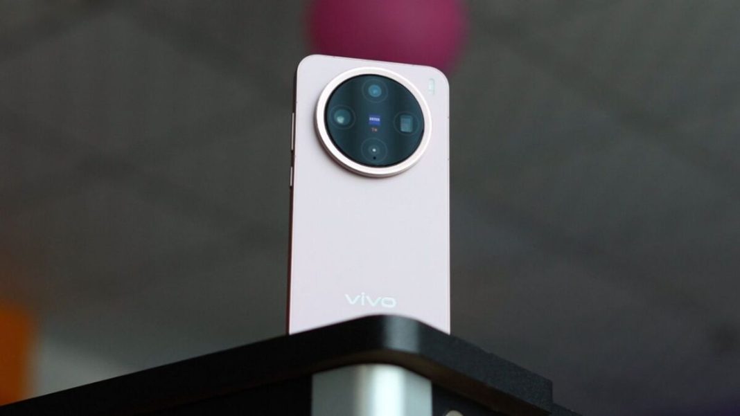 CeotechI's tweet image. vivo X300 Pro: dettagli sul teleobiettivo da 200 MP
#Design #Fotocamere #MobileNews #Smartphone #Teleobiettivo #Vivo #vivoX300 #vivoX300Pro
ceotech.it/vivo-x300-pro-…