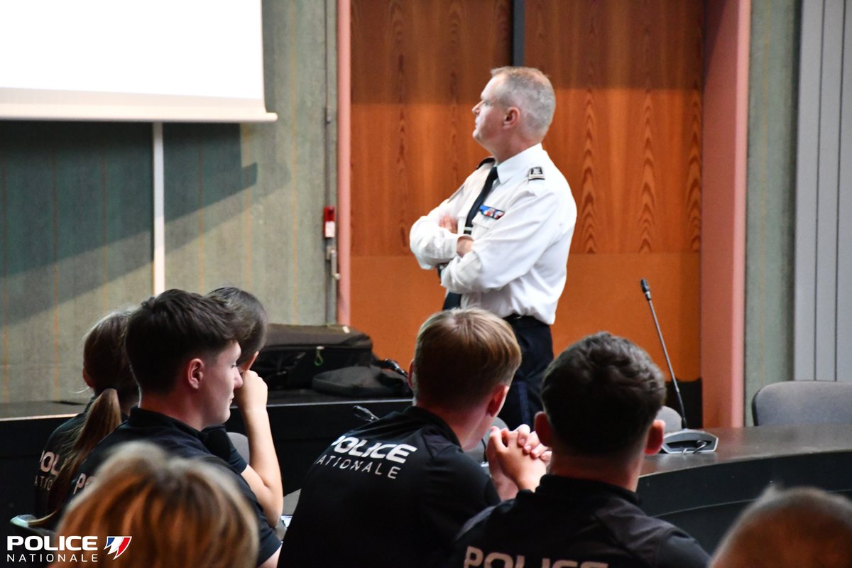 #PoliceNationale | Hier, la police nationale du #Doubs a accueilli dans ses rangs une trentaine de nouveaux arrivants de tous grades. 👮‍♀️👮‍♂️

Ils sont déployés dès aujourd'hui sur Besançon, Montbéliard-Héricourt et Pontarlier pour assurer votre sécurité. 

Bienvenue à eux ! 👋